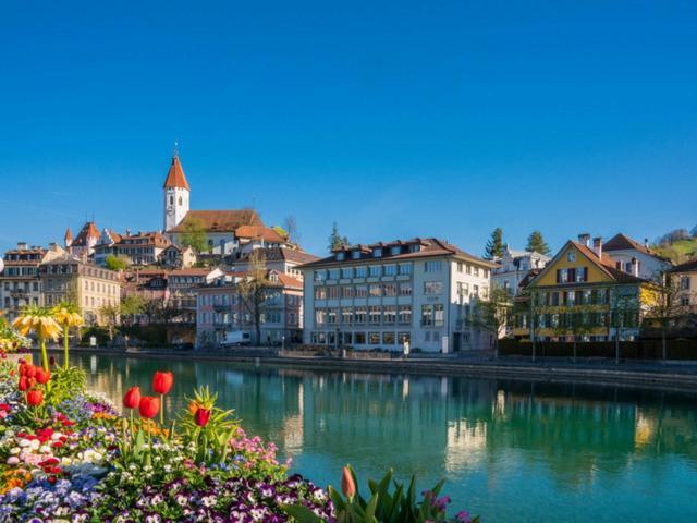 Schoene Ferienwohnung Mit Seeblick Thun Exterior photo