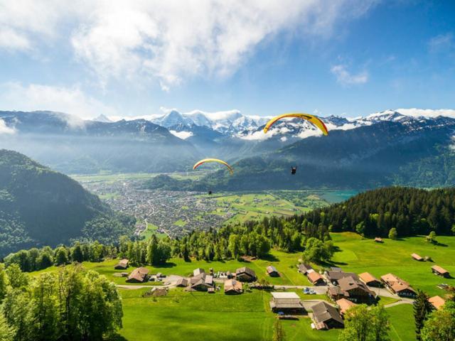 Schoene Ferienwohnung Mit Seeblick Thun Exterior photo